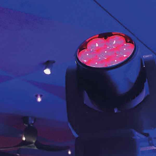 DJ mit eigener hochwertiger Technik