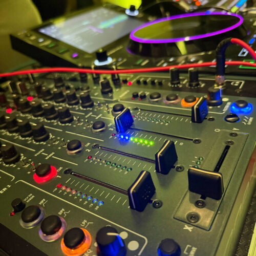 Über 35 Jahre Erfahrung hinter den Decks machen den Unterschied.